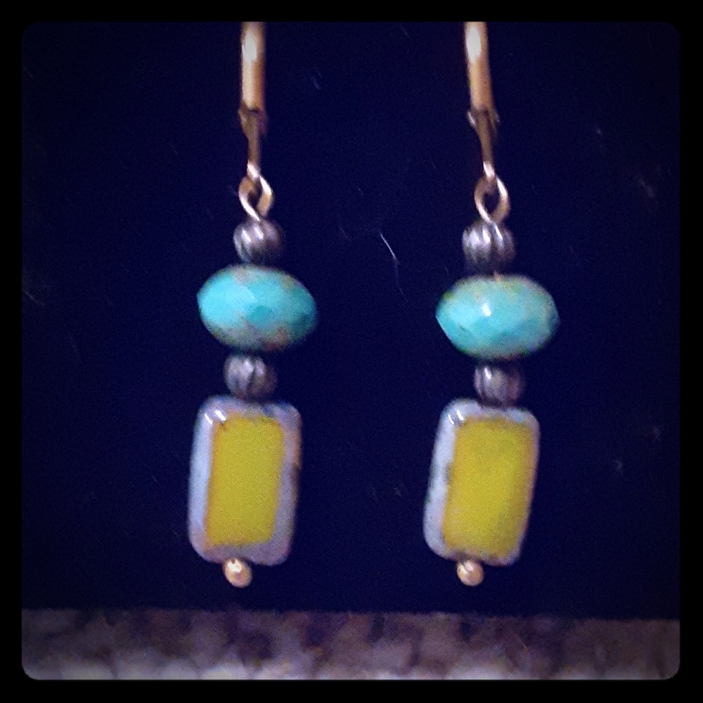 Adorable bead dangle earrings blue &  green